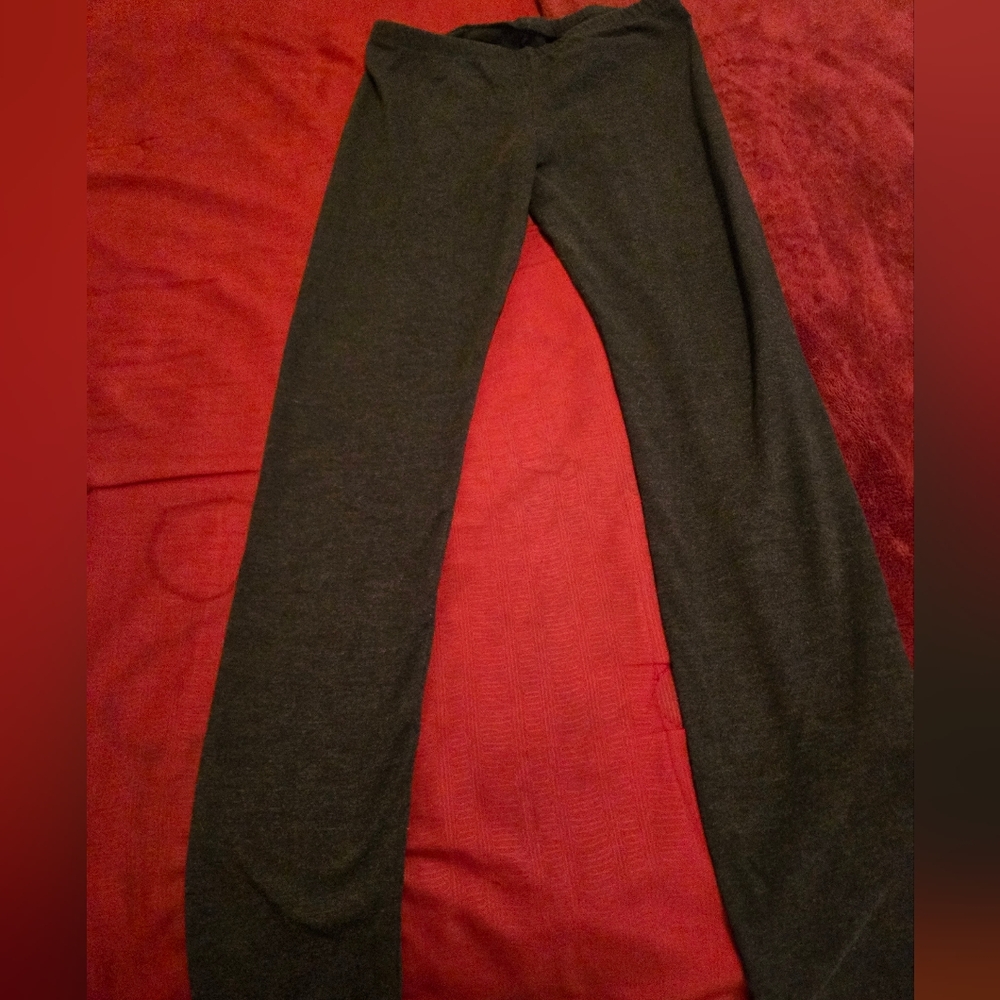 Dark gray ladies' leggings. Size small. Never worn. Great condition.